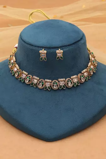Green color royal kundan necklace set