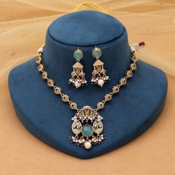 Rama green color kundan necklace set 2