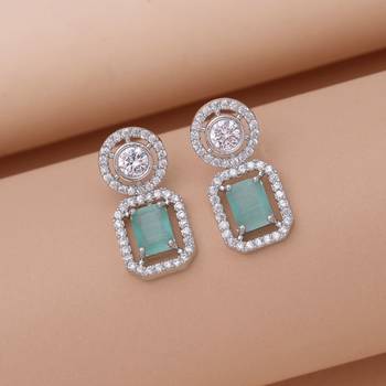 Pista green color elegant earrings 1