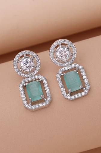 Pista green color elegant earrings