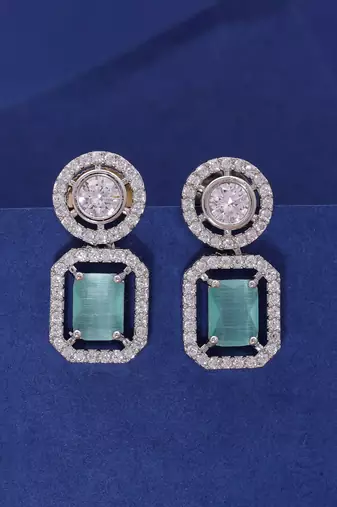 Pista green color elegant earrings