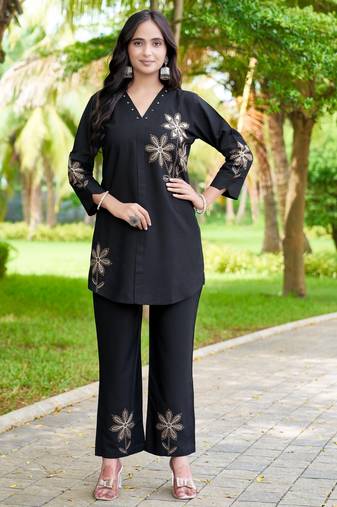 New latest stylish elegant black embroidered kurti with matching pants co-ord set