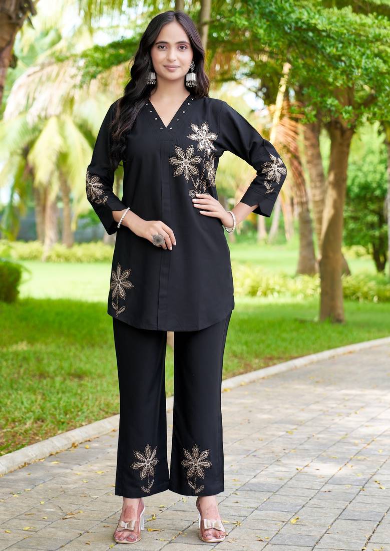 New latest stylish elegant black embroidered kurti with matching pants co-ord set