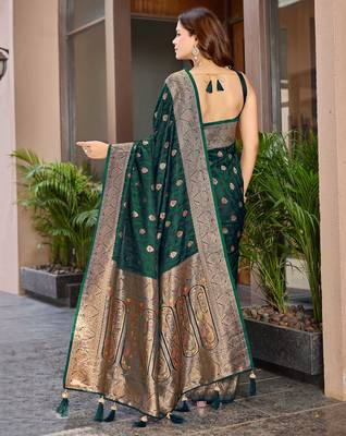 Women's premium green banarasi silk blend saree with heavy zari weaving and designer pallu | ethnic wedding saree 2