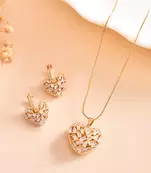 Gold heart pendant set with premium stones