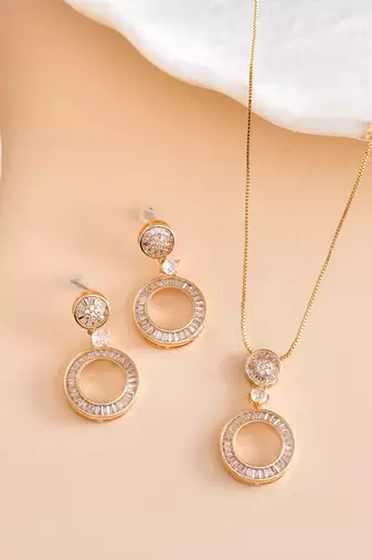 Gold plated  pendant set for  luxurious and premium look