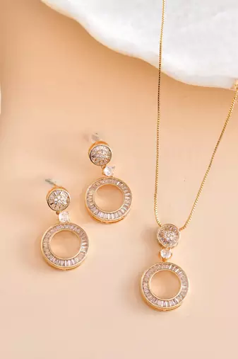Gold plated  pendant set for  luxurious and premium look