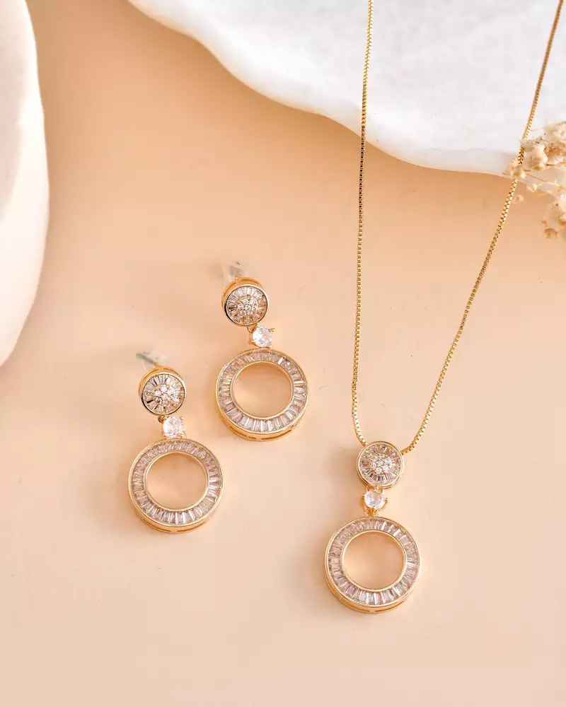 Gold plated  pendant set for  luxurious and premium look