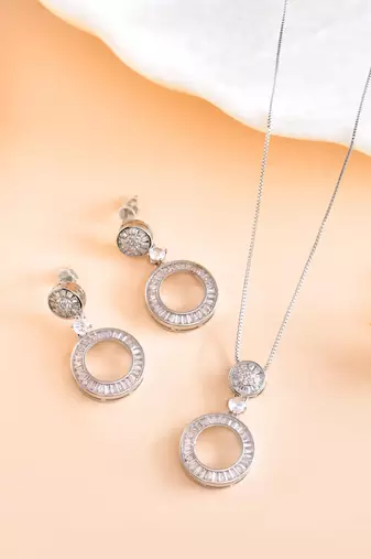 Silver plated  pendant set for  luxurious and premium look