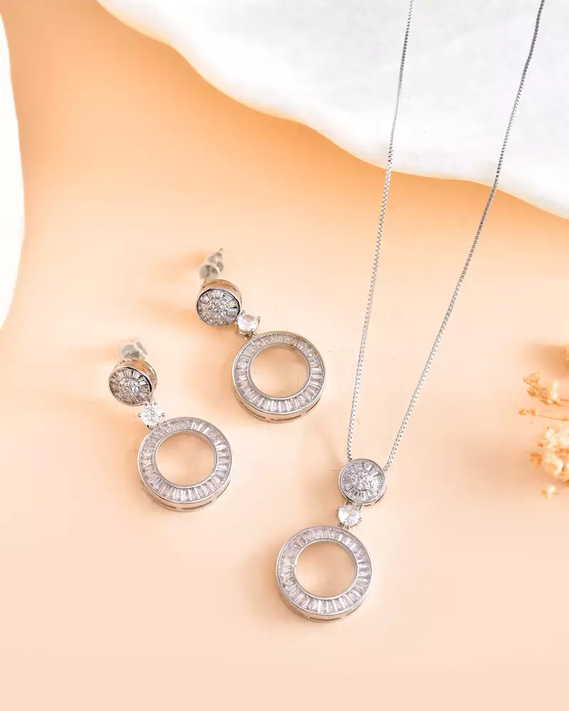 Silver plated  pendant set for  luxurious and premium look