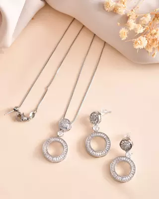 Silver plated  pendant set for  luxurious and premium look 2