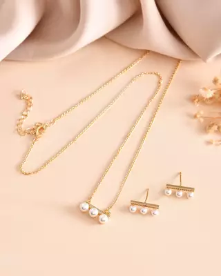 Gold pearl pendant chain, designed for women who appreciate minimal luxury 1