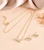 Gold pearl pendant chain, designed for women who appreciate minimal luxury