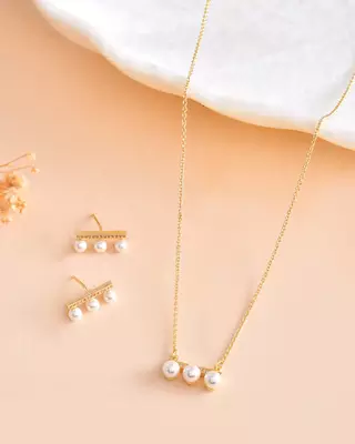 Gold pearl pendant chain, designed for women who appreciate minimal luxury 2