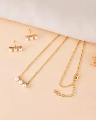 Gold pearl pendant chain, designed for women who appreciate minimal luxury 3
