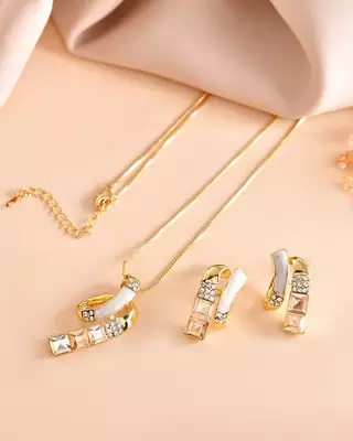 Elegant gold-tone crystal curve pendant/chain set for women 1