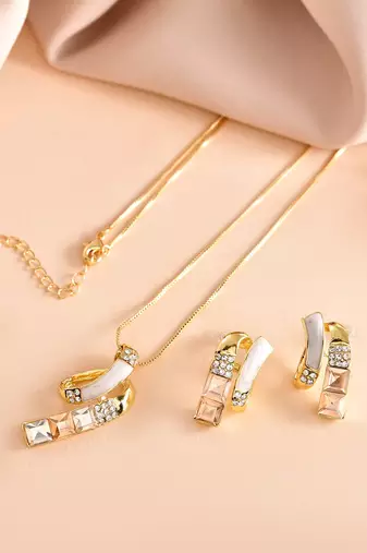 Elegant gold-tone crystal curve pendant/chain set for women