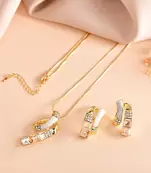 Elegant gold-tone crystal curve pendant/chain set for women