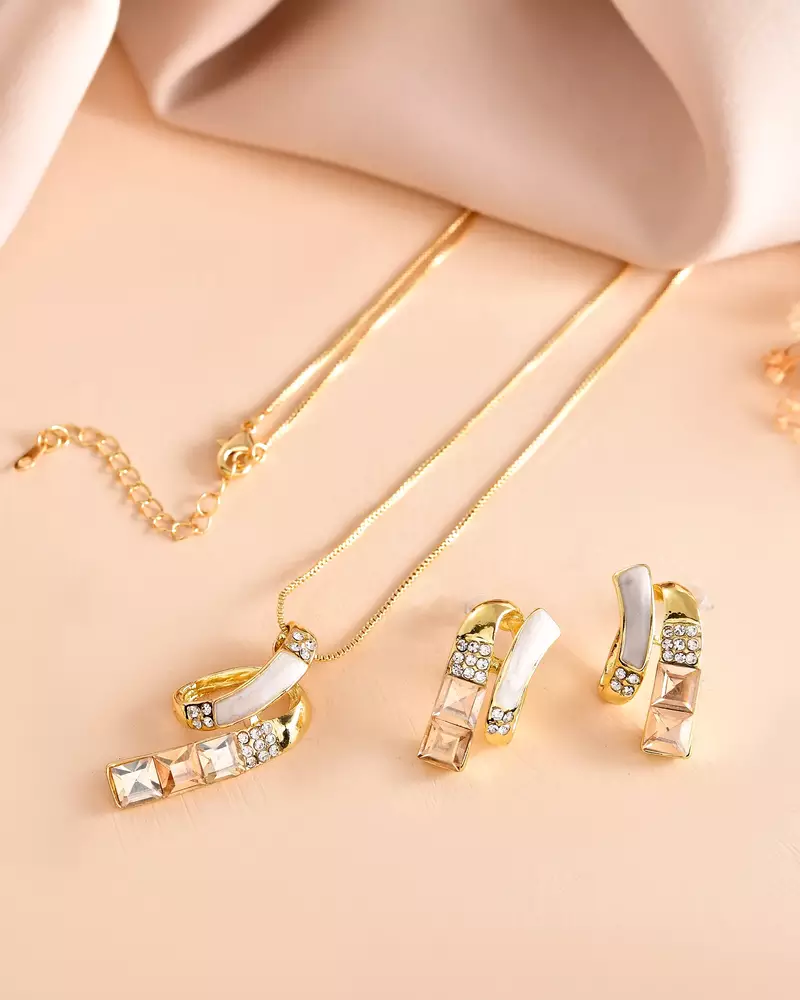 Elegant gold-tone crystal curve pendant/chain set for women