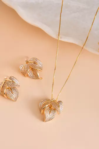 Gold leaf pendant chain with crystal detailing
