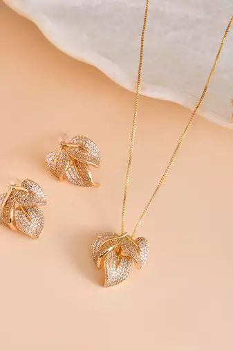 Gold leaf pendant chain with crystal detailing