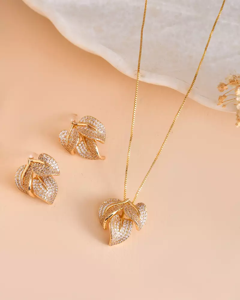 Gold leaf pendant chain with crystal detailing