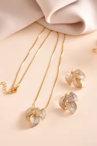 Gold leaf pendant chain with crystal detailing