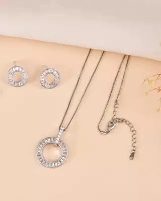 Add this versatile pendant chain refined contemporary finish to every look. 4