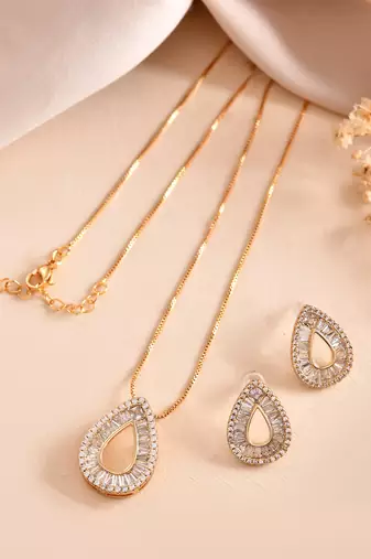 Elegant teardrop crystal pendant chain for women  premium gold finish statement pendant set