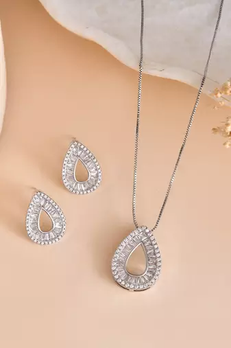 Elegant teardrop crystal pendant chain for women  premium gold finish statement pendant set
