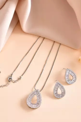 Elegant teardrop crystal pendant chain for women  premium gold finish statement pendant set