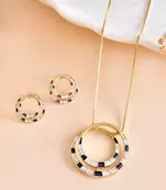 Add this versatile pendant chain refined contemporary finish to every look.
