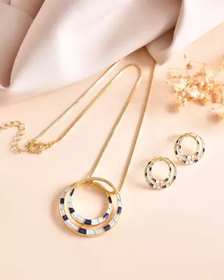 Add this versatile pendant chain refined contemporary finish to every look. 2
