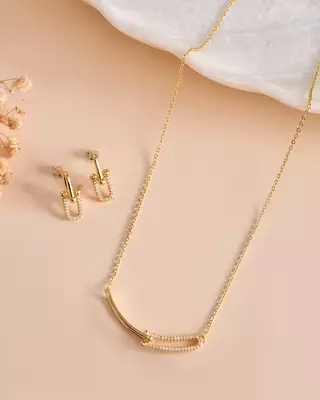 Add this versatile pendant chain refined contemporary finish to every look. 1