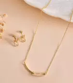 Add this versatile pendant chain refined contemporary finish to every look.