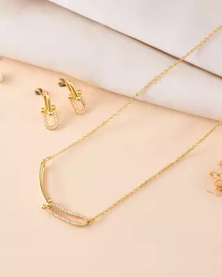 Add this versatile pendant chain refined contemporary finish to every look. 2