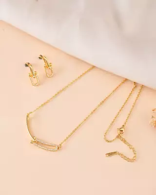 Add this versatile pendant chain refined contemporary finish to every look. 3