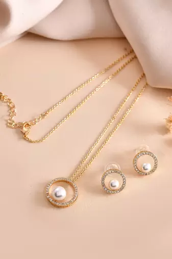 Gold-tone pearl halo pendant chain set with crystal detailing for women