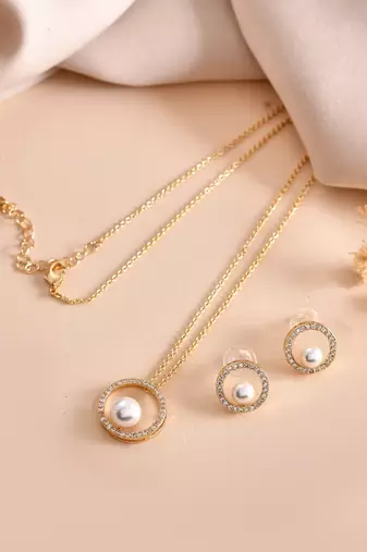 Gold-tone pearl halo pendant chain set with crystal detailing for women