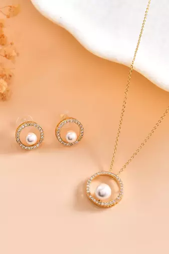Gold-tone pearl halo pendant chain set with crystal detailing for women