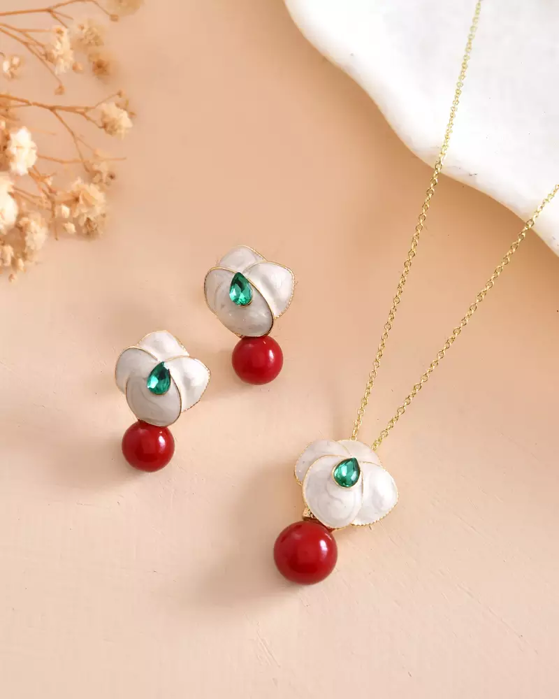 Floral pearl drop pendant chain for women – elegant silver finish statement pendant set