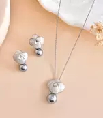 Floral pearl drop pendant chain for women – elegant gold finish statement pendant set