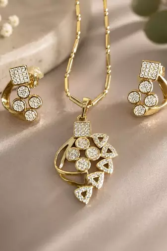 Premium designer pendant chain set with gold polish finish