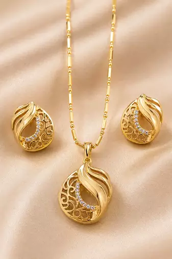 Stylish circular spiral pendant chain set with earrings for women
