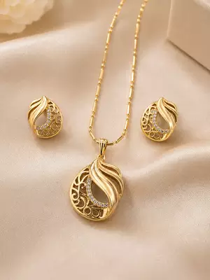Stylish circular spiral pendant chain set with earrings for women 4