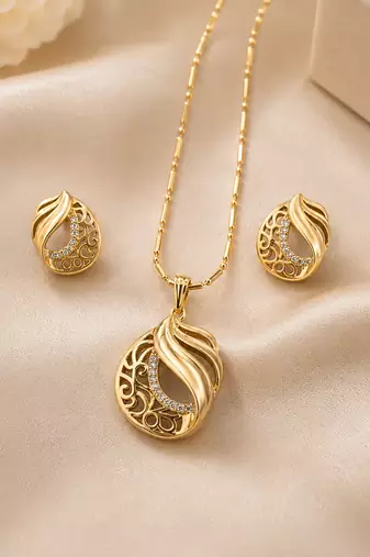 Stylish circular spiral pendant chain set with earrings for women