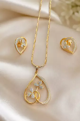 Premium gold plated heart shape pendant chain set for women
