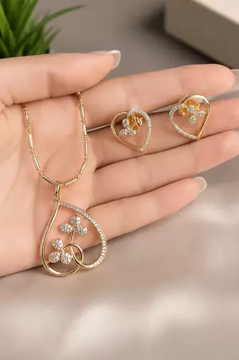 Premium gold plated heart shape pendant chain set for women