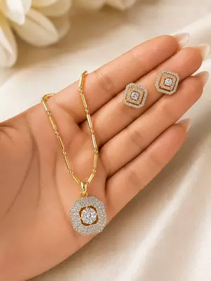 Trendy gold pendant chain set with matching earrings for women 2