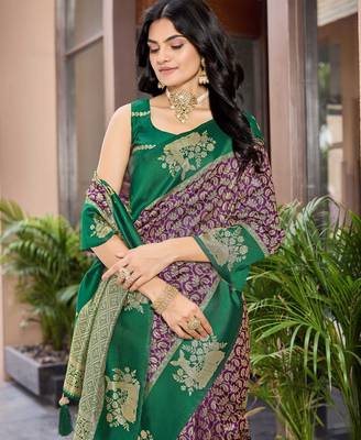 Designer banarasi purple silk saree elegant gold zari work with contrast green border wedding reception party wear saree 3